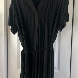 Black cotton Dress with waist tie and pockets.